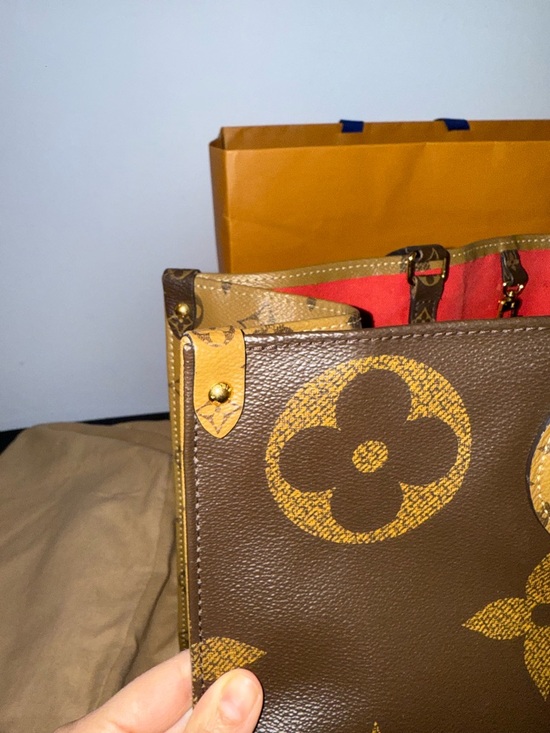 LOUIS VUITTON
Reverse Monogram Giant Onthego GM - Picture 9 of 11